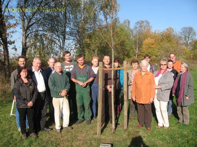 20. Oktober 2012 - Pflanzung einer Krimlinde im Jubiläums-und Hochzeitsgarten zu Ehren Emil Lerscht